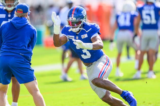 MIAMI GARDENS, FL - AUGUST 20: New York Giants linebacker Abdul Carter (3) performs a blocking drill during a New York Giants and Miami Dolphins joint practice at the Miami Dolphins Training Camp on August 20 2026, at the Baptist Health Training Complex in Miami Gardens, FL. (Photo by Doug Murray Icon Sportswire) NFL, American Football Herren, USA AUG 20 Giants-Dolphins Joint Practice EDITORIAL USE ONLY Icon796260820005