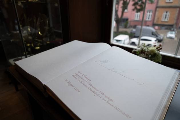 (260820) -- DUSSELDORF, Aug. 20, 2026 -- The signature of Fan Zhendong on the Golden Book is pictured in Dusseldorf, Germany, Aug. 20, 2026. Chinese Table tennis, Tischtennis star Fan Zhendong was officially unveiled by his new club Borussia Dusseldorf at a press conference, PK, Pressekonferenz here on Thursday, as the Olympic champion prepares for his second season in the German Table Tennis Bundesliga and another campaign in European competition. ) (SP)GERMANY-DUSSELDORF-TABLE TENNIS-FAN ZHENDONG-CEREMONY ZhangxHaofu 