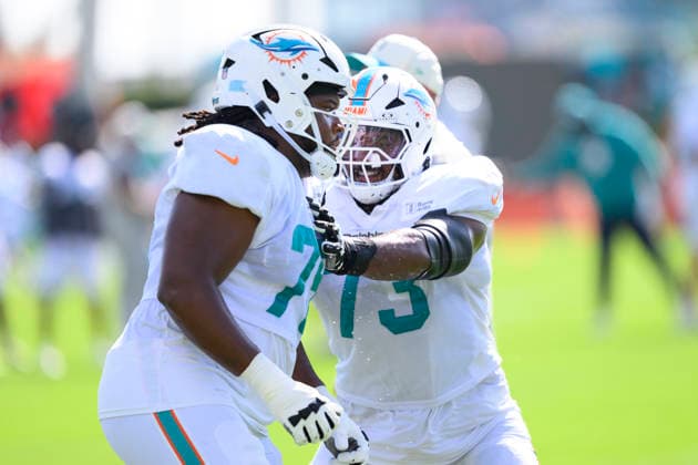 MIAMI GARDENS, FL - AUGUST 20: Miami Dolphins tackle Austin Jackson (73) and tackle Caedan Wallace (left) perform a blocking drill during a New York Giants and Miami Dolphins joint practice at the Miami Dolphins Training Camp on August 20 2026, at the Baptist Health Training Complex in Miami Gardens, FL. (Photo by Doug Murray Icon Sportswire) NFL, American Football Herren, USA AUG 20 Giants-Dolphins Joint Practice EDITORIAL USE ONLY Icon796260820031
