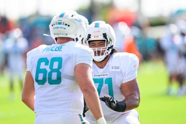 MIAMI GARDENS, FL - AUGUST 20: Miami Dolphins guard Josh Priebe (68) and guard Jonah Savaiinaea (71) perform a blocking drill during a New York Giants and Miami Dolphins joint practice at the Miami Dolphins Training Camp on August 20 2026, at the Baptist Health Training Complex in Miami Gardens, FL. (Photo by Doug Murray Icon Sportswire) NFL, American Football Herren, USA AUG 20 Giants-Dolphins Joint Practice EDITORIAL USE ONLY Icon796260820032