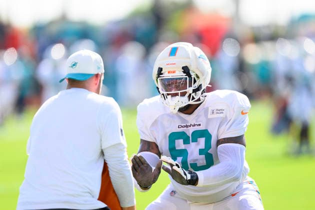 MIAMI GARDENS, FL - AUGUST 20: Miami Dolphins guard DJ Campbell (63) performs a blocking drill during a New York Giants and Miami Dolphins joint practice at the Miami Dolphins Training Camp on August 20 2026, at the Baptist Health Training Complex in Miami Gardens, FL. (Photo by Doug Murray Icon Sportswire) NFL, American Football Herren, USA AUG 20 Giants-Dolphins Joint Practice EDITORIAL USE ONLY Icon796260820035