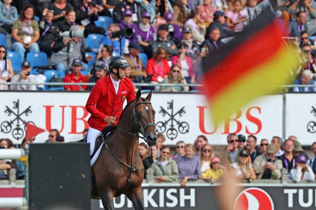 Richard Vogel (GER, Deutschland) mit Pferd United Touch S, aktueller Europameister und Sieger des Rolex Grand Prix von Aachen 2026 (CHIO Aachen), 0 Fehler, fehlerloser Ritt, Chance für das Einzel gewahrt, Mannschaftsgold im Blick , Springen, FEI Jumping World Championship, WM, Weltmeisterschaft , FEI Jumping World Championship Second Competition Team Final & Second Individual Qualifier, Mercedes-Benz Prize, Mercedes-Benz Prize, Einzel und Teamwertung, Jumping , AACHEN - FEI World Championships 2026, Weltfest des Pferdesports, Reitsport Weltmeisterschaft 2026, Aachen 2026, Welcome Home 2026, Aachener Soers, 11. bis 23. August 2026, Reitsport, 20.08.2026, Aachen Aachener Soers Deutschland *** Richard Vogel (GER), Germany, riding United Touch S, current European Champion and winner of the 2026 Rolex Grand Prix at CHIO Aachen, 0 faults, flawless ride, still in contention for the individual title, with his sights set on team gold, show jumping, FEI Jumping World Championship, FEI Jumping World Championship Second Competition Team Final Second Individual Qualifier, Mercedes-Benz Prize, Mercedes-Benz Prize, individual and team standings, Jumping, AACHEN FEI World Championships 2026, World Festival of Equestrian Sports, 2026 Equestrian World Championships, Aachen 2026, Welcome Home 2026, Aachen Soers, August 11–23, 2026, Equestrian Sports, August 20, 2026, Aachen Soers, Germany