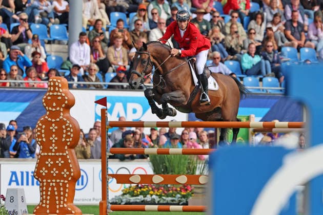 Richard Vogel (GER, Deutschland) mit Pferd United Touch S, aktueller Europameister und Sieger des Rolex Grand Prix von Aachen 2026 (CHIO Aachen), 0 Fehler, fehlerloser Ritt, Chance für das Einzel gewahrt, Mannschaftsgold im Blick , Springen, FEI Jumping World Championship, WM, Weltmeisterschaft , FEI Jumping World Championship Second Competition Team Final & Second Individual Qualifier, Mercedes-Benz Prize, Mercedes-Benz Prize, Einzel und Teamwertung, Jumping , AACHEN - FEI World Championships 2026, Weltfest des Pferdesports, Reitsport Weltmeisterschaft 2026, Aachen 2026, Welcome Home 2026, Aachener Soers, 11. bis 23. August 2026, Reitsport, 20.08.2026, Aachen Aachener Soers Deutschland *** Richard Vogel (GER), Germany, riding United Touch S, current European Champion and winner of the 2026 Rolex Grand Prix at CHIO Aachen, 0 faults, flawless ride, still in contention for the individual title, with his sights set on team gold, show jumping, FEI Jumping World Championship, FEI Jumping World Championship Second Competition Team Final Second Individual Qualifier, Mercedes-Benz Prize, Mercedes-Benz Prize, individual and team standings, Jumping, AACHEN FEI World Championships 2026, World Festival of Equestrian Sports, 2026 Equestrian World Championships, Aachen 2026, Welcome Home 2026, Aachen Soers, August 11–23, 2026, Equestrian Sports, August 20, 2026, Aachen Soers, Germany