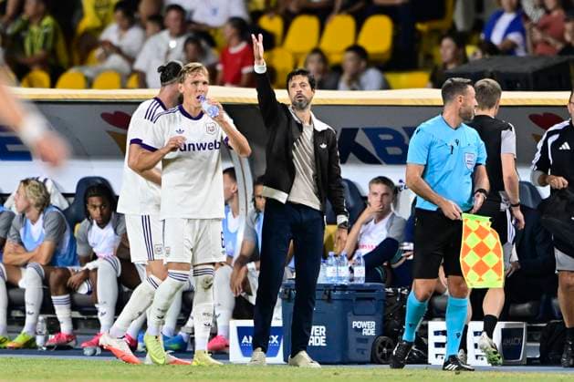 Kairat Almaty v RSC Anderlecht - UEFA Europa League ALMATY, KAZACHSTAN - AUGUST 20 : Bruno Vitor head coach of RSC Anderlecht during the UEFA Europa League 2026 27 play-off round first leg between Kairat Almaty and RSC Anderlecht on August 20, 2026 in Almaty, Kazachstan, 20 08 2026 Almaty Kazachstan  Copyright: xJanxDexMeuleneirx
