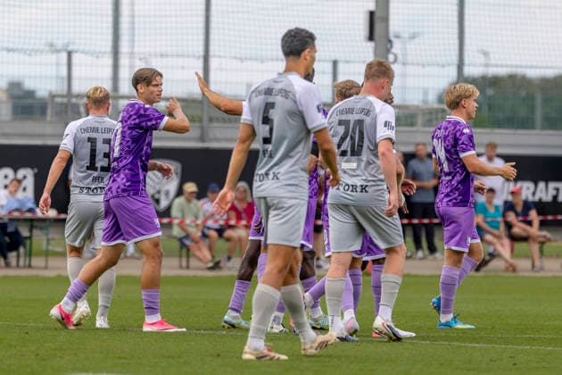 Ingolstadt, Deutschland 20. August 2026: Testspiel - 2026 2027 - FC Ingolstadt 04 gegen BSG Chemie Leipzig Im Bild: 2. v.li. Torschütze Tomislav Bagaric (FCI) jubelt nach seinem Tor zum 1:0 mit seinen Mannschaftskollegen, Audi Sportpark Bayern *** Ingolstadt, Germany, August 20, 2026, Friendly Match 2026–2027: FC Ingolstadt 04 vs. BSG Chemie Leipzig. Pictured, second from left: Goal scorer Tomislav Bagaric of FCI celebrates with his teammates after scoring the 1–0 goal, Audi Sportpark Bayern Copyright: xFotostandx xSchäferx