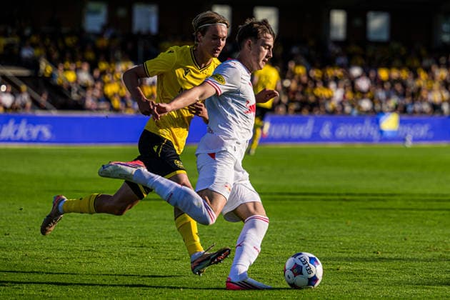 260820 Olle Lindberg of Mjällby and of FC Red Bull Salzburg Bartosz Mazurek during the Europa League qualifying football match between Mjällby and FC Red Bull Salzburg on August 20, 2026 in Hällevik. Photo: Christoffer Borg Mattisson BILDBYRAN COP 261 CB0549 fotboll football soccer fotball uefa europa league europa league mjällby fc red bull salzburg bbeng *** August 20, 2020: Olle Lindberg of Mjällby and Bartosz Mazurek of FC Red Bull Salzburg during the Europa League qualifying soccer match between Mjällby and FC Red Bull Salzburg on August 20, 2026 in Hällevik. Photo by Christoffer Borg Mattisson, BILDBYRAN COP 261 CB0549 soccer football fotball UEFA Europa League Europa League Mjällby FC Red Bull Salzburg bbeng  Copyright: CHRISTOFFERxBORGxMATTISSON BB260820CB026