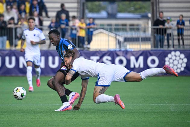 LKS 20260820 Alie Conteh of Turku (L) fights for the ball with Felix Beijmo of Copenhagen during the football UEFA Conference League match FC Inter of Turku vs. FC Kobenhavn of Copenhagen in Turku, Finland on Thursday, 20th August, 2026. - MARKKU ULANDER Turku Finland LsLTtxk1xZU  Copyright: xMarkkuxUlanderx LsLTtxk1xZU