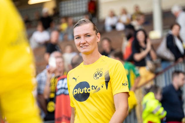 20.08.2026, GER Deutschland, Fussball, Saison 2026 2027, Regionalliga 1. Spieltag Borussia Dortmund Frauen vs Arminia Bielefeld Frauen Alexandra Popp (Borussia Dortmund Frauen, 11) auf dem weg zum aufwärmen, lacht, grinst, hat gute Laune Dortmund Stadion Rote Erde Nordrhein-Westfalen (NRW) Deutschland *** August 20, 2026, GER Germany, Soccer, 2026–2027 Season, Regionalliga 1, Matchday: Borussia Dortmund Women vs. Arminia Bielefeld Women. Alexandra Popp of Borussia Dortmund Women, No. 11, on her way to warm up, laughing, grinning, in a good mood. Dortmund s Rote Erde Stadium, North Rhine-Westphalia (NRW), Germany Copyright: xnordphotoxGmbHx xChristianxSchulzex