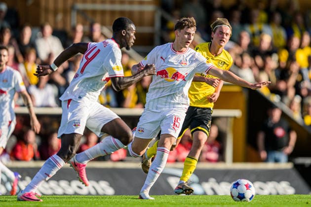 260820 Bartosz Mazurek of FC Red Bull Salzburg during the Europa League qualifying football match between Mjällby and FC Red Bull Salzburg on August 20, 2026 in Hällevik. Photo: Christoffer Borg Mattisson BILDBYRAN COP 261 CB0549 fotboll football soccer fotball uefa europa league europa league mjällby fc red bull salzburg bbeng *** August 20, 2026: Bartosz Mazurek of FC Red Bull Salzburg during the Europa League qualifying soccer match between Mjällby and FC Red Bull Salzburg on August 20, 2026 in Hällevik. Photo by Christoffer Borg Mattisson, BILDBYRAN COP 261 CB0549 soccer football UEFA Europa League Mjällby FC Red Bull Salzburg bbeng  Copyright: CHRISTOFFERxBORGxMATTISSON BB260820CB039