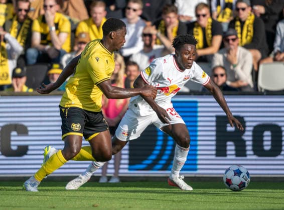 HÄLLEVIK 2026-08-20 Mjallby s Tony Miettinen (left )and FC Red Bull Salzburg s Edmund Baidoo in action during the UEFA Europa League play-off 1st leg soccer match between Mjallby AIF and FC Salzburg at Strandvallen in Hallevik, Sweden, on Aug. 20, 2026. HÄLLEVIK SWEDEN x50090x *** HÄLLEVIK, August 20, 2026: Mjällby s Tony Miettinen (left) and FC Red Bull Salzburg s Edmund Baidoo in action during the first leg of the UEFA Europa League playoff soccer match between Mjällby AIF and FC Salzburg at Strandvallen in Hällevik, Sweden, on Aug. 20, 2026 HÄLLEVIK SWEDEN x50090x  Copyright: xJohanxNilssonx xTTx SWEDEN SOCCER EUROPA LEAGUE MJALLBY-SALZBURG