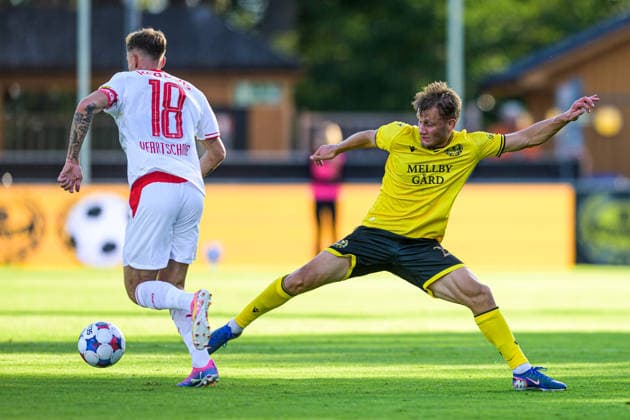 260820 Nikolas Veratschnig of FC Red Bull Salzburg and Mans Isaksson of Mjällby during the Europa League qualifying football match between Mjällby and FC Red Bull Salzburg on August 20, 2026 in Hällevik. Photo: Christoffer Borg Mattisson BILDBYRAN COP 261 CB0549 fotboll football soccer fotball uefa europa league europa league mjällby fc red bull salzburg bbeng *** August 20, 2020: Nikolas Veratschnig of FC Red Bull Salzburg and Mans Isaksson of Mjällby during the Europa League qualifying soccer match between Mjällby and FC Red Bull Salzburg on August 20, 2026 in Hällevik Photo by Christoffer Borg Mattisson BILDBYRAN COP 261 CB0549 soccer football fotboll UEFA Europa League Europa League Mjällby FC Red Bull Salzburg bbeng  Copyright: CHRISTOFFERxBORGxMATTISSON BB260820CB042