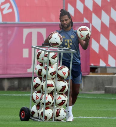 20.08.2026, FC Bayern Training, FCB Campus Muenchen, Fussball, Muenchen, im Bild: Serge Gnabry (FC Bayern Muenchen) *** August 20, 2026, FC Bayern Training, FCB Campus Munich, Soccer, Sports, Munich, Pictured: Serge Gnabry, FC Bayern Munich
