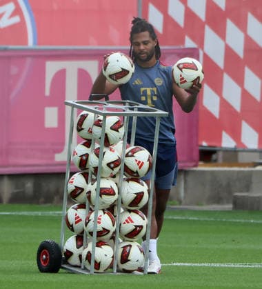 20.08.2026, FC Bayern Training, FCB Campus Muenchen, Fussball, Muenchen, im Bild: Serge Gnabry (FC Bayern Muenchen) *** August 20, 2026, FC Bayern Training, FCB Campus Munich, Soccer, Sports, Munich, Pictured: Serge Gnabry, FC Bayern Munich