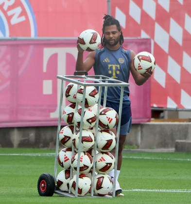 20.08.2026, FC Bayern Training, FCB Campus Muenchen, Fussball, Muenchen, im Bild: Serge Gnabry (FC Bayern Muenchen) *** August 20, 2026, FC Bayern Training, FCB Campus Munich, Soccer, Sports, Munich, Pictured: Serge Gnabry, FC Bayern Munich