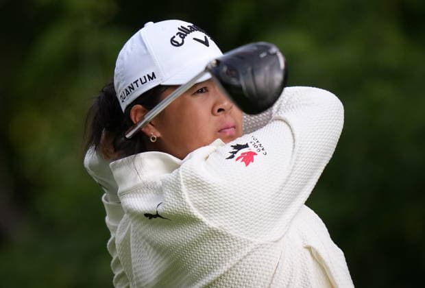 August 20, 2026, Edmonton, Ab, CANADA: Canada s Anna Huang, of Vancouver, watches her tee shot on the 15th hole during the first round at the CPKC Canadian Women s Open LPGA, Golf Damen golf tournament in Edmonton on Thursday, August 20, 2026. Canada News - August 20, 2026  - ZUMAc35_ 20260820_zaf_c35_008 Copyright: xDarrylxDyckx