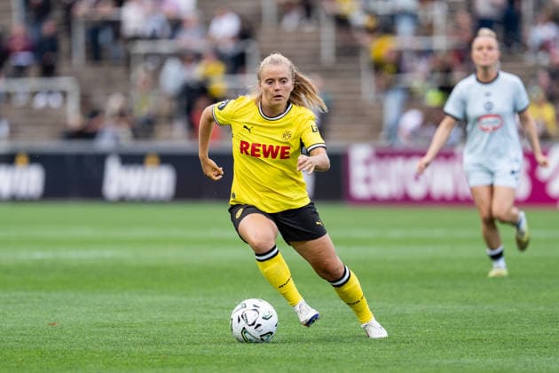 20.08.2026, GER Deutschland, Fussball, Saison 2026 2027, Regionalliga 1. Spieltag Borussia Dortmund Frauen vs Arminia Bielefeld Frauen Ricarda Walkling (Borussia Dortmund Frauen, 6) Einzelaktion; Ganzkörper Ganzkoerper ; Ball am Fuss; Dortmund Stadion Rote Erde Nordrhein-Westfalen (NRW) Deutschland *** August 20, 2026, GER Germany, Soccer, 2026–2027 Season, Regionalliga 1, Matchday: Borussia Dortmund Women vs. Arminia Bielefeld Women, Ricarda Walkling (Borussia Dortmund Women), 6, Individual play, Full-body, Ball at her feet, Dortmund Stadium Rote Erde, North Rhine-Westphalia (NRW), Germany Copyright: xnordphotoxGmbHx xChristianxSchulzex