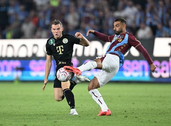 Trabzonspor v Ferencvaros - UEFA Europa League TRABZON, TURKIYE - AUGUST 20: Mohamed Salah (R) of Trabzonspor in action against Philippe Rommens (L) Ferencvaros during the first leg of the UEFA Europa League play-off round between Trabzonspor and Ferencvaros at Papara Park in Trabzon, Turkiye, on August 20, 2026. Hakan Burak Altunoz Anadolu Trabzon Turkey. Editorial use only. Please get in touch for any other usage.  Copyright: x2026xAnadoluxHakanxBurakxAltunozx