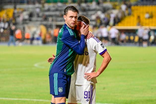 Kairat Almaty v RSC Anderlecht - UEFA Europa League ALMATY, KAZACHSTAN - AUGUST 20 : Coosemans Colin goalkeeper of RSC Anderlecht and Bertaccini Adriano forward of RSC Anderlecht during the UEFA Europa League 2026 27 play-off round first leg between Kairat Almaty and RSC Anderlecht on August 20, 2026 in Almaty, Kazachstan, 20 08 2026 Almaty Kazachstan  Copyright: xJanxDexMeuleneirx