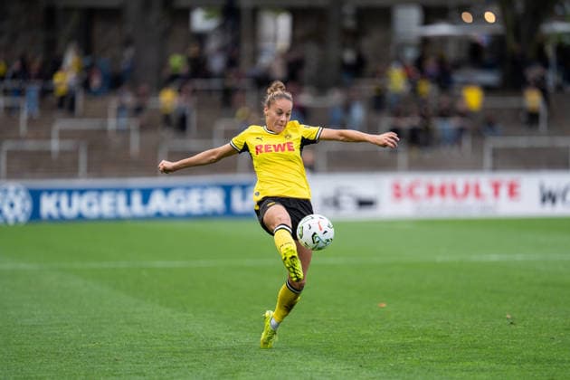 20.08.2026, GER Deutschland, Fussball, Saison 2026 2027, Regionalliga 1. Spieltag Borussia Dortmund Frauen vs Arminia Bielefeld Frauen Jacqueline Meißner (Borussia Dortmund Frauen, 16) Einzelaktion; Ganzkörper Ganzkoerper ; Ball am Fuss; Dortmund Stadion Rote Erde Nordrhein-Westfalen (NRW) Deutschland *** August 20, 2026, GER Germany, Soccer, 2026–2027 Season, Regionalliga 1, Matchday: Borussia Dortmund Women vs. Arminia Bielefeld Women, Jacqueline Meißner (Borussia Dortmund Women), 16, individual play, full-body, ball at her feet, Dortmund s Rote Erde Stadium, North Rhine-Westphalia (NRW), Germany Copyright: xnordphotoxGmbHx xChristianxSchulzex