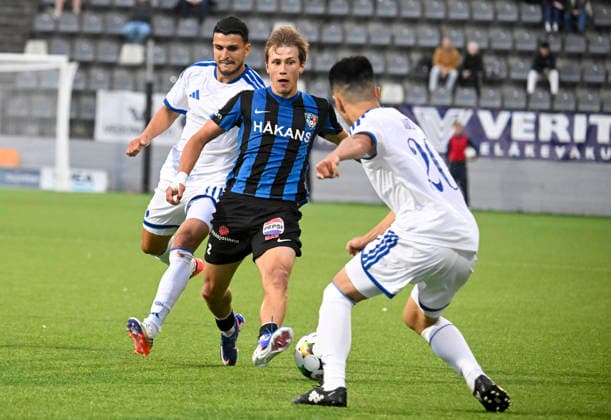 LKS 20260820 Copenhagen s Mohamed Elyounoussi (L, 10) and Junnosuke Suzuki (R) stop Turku s Jussi Niska during the football UEFA Conference League match FC Inter of Turku vs. FC Kobenhavn of Copenhagen in Turku, Finland on Thursday, 20th August, 2026. - MARKKU ULANDER Turku Finland Mo3OyPSQ7gc  Copyright: xMarkkuxUlanderx Mo3OyPSQ7gc