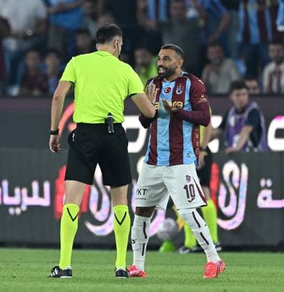 Trabzonspor v Ferencvaros - UEFA Europa League TRABZON, TURKIYE - AUGUST 20: Mohamed Salah of Trabzonspor talks to the referee Igor Pajac during the first leg of the UEFA Europa League play-off round between Trabzonspor and Ferencvaros at Papara Park in Trabzon, Turkiye, on August 20, 2026. Hakan Burak Altunoz Anadolu Trabzon Turkey. Editorial use only. Please get in touch for any other usage.  Copyright: x2026xAnadoluxHakanxBurakxAltunozx