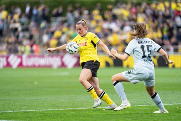 20.08.2026, GER Deutschland, Fussball, Saison 2026 2027, Regionalliga 1. Spieltag Borussia Dortmund Frauen vs Arminia Bielefeld Frauen Ramona Maier (Borussia Dortmund Frauen, 7) Einzelaktion; Ganzkörper Ganzkoerper ; Ball am Fuss; blick auf den Ball Dortmund Stadion Rote Erde Nordrhein-Westfalen (NRW) Deutschland *** August 20, 2026, GER Germany, Soccer, 2026–2027 Season, Regionalliga 1 Matchday: Borussia Dortmund Women vs. Arminia Bielefeld Women; Ramona Maier (Borussia Dortmund Women), 7; Individual play; Full-body shot; Ball at her feet; Focus on the ball; Dortmund Stadium Rote Erde ; North Rhine-Westphalia (NRW), Germany Copyright: xnordphotoxGmbHx xChristianxSchulzex