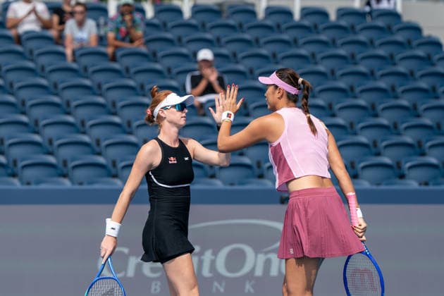 Cincinnati Open: Women s Doubles Quarterfinals Maya Joint and Chan Hao-Ching compete in the women s doubles quarterfinals at the Cincinnati Open in Mason, Ohio, on August 20, 2026. Mason Ohio United States  Copyright: xJasonxWhitmanx originalFilename:whitman-cincinna260820_npy3x.jpg