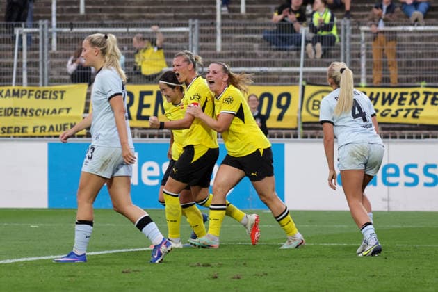 20.08.2026, xgrfx, Fussball Frauen Regionalliga West, Borussia Dortmund - Arminia Bielefeld v.l. Tor, Alexandra Popp zum 1:0 (Borussia Dortmund) Dortmund *** August 20, 2026, xgrfx, Women s Regional League West, Borussia Dortmund vs. Arminia Bielefeld, Goal: Alexandra Popp, 1–0, Borussia Dortmund, Dortmund