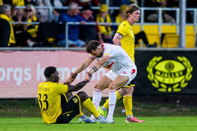 260820 Tony Miettinen of Mjällby and Dominik Schmid of FC Red Bull Salzburg after the Europa League qualifying football match between Mjällby and FC Red Bull Salzburg on August 20, 2026 in Hällevik. Photo: Christoffer Borg Mattisson BILDBYRAN COP 261 CB0549 fotboll football soccer fotball uefa europa league europa league mjällby fc red bull salzburg bbeng *** August 20, 2026: Tony Miettinen of Mjällby and Dominik Schmid of FC Red Bull Salzburg after the Europa League qualifying soccer match between Mjällby and FC Red Bull Salzburg on August 20, 2026 in Hällevik. Photo by Christoffer Borg Mattisson, BILDBYRAN COP 261 CB0549 soccer football fotball UEFA Europa League Europa League Mjällby FC Red Bull Salzburg bbeng  Copyright: CHRISTOFFERxBORGxMATTISSON BB260820CB117