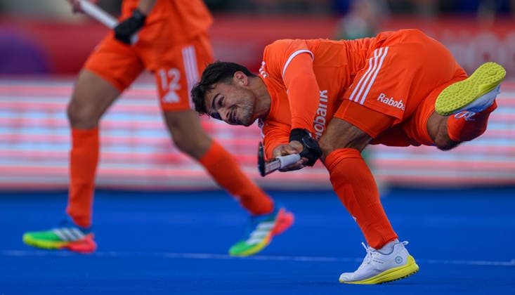 Hockey World Cup Day Six Tijmen Reyenga of Netherlands (Oranje) shoots from a short corner for the team™s third goal during the match against Japan in the 2026 FIH Hockey World Cup at Wagener Stadium, Amstelveen 20 08 2026 UK Newspapers OUT Copyright: xGraemexWilcocksonx FIL-23805-0045