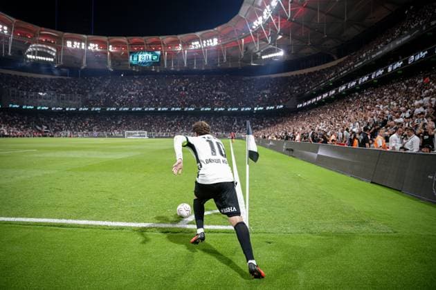 Besiktas JK vs Kauno Zalgiris UEFA Europa League Play-Offs 1st leg Orkun Kokcu of Besiktas JK takes a corner kick during the UEFA Europa League 2026 27 play-offs first leg match between Besiktas JK and Kauno Zalgiris at Tupras Stadium on August 20, 2026 in Istanbul, Turkey Istanbul Turkey  Copyright: xBurakxBasturkx