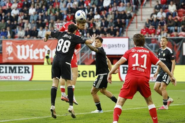 ENSCHEDE - (lr) Samuel Lobato of QarabaÄü FK, Ruud Nijstad of FC Twente during the UEFA Conference League play-off match between FC Twente and Qarabag FK at De Grolsch Veste on 20 August 2026 in Enschede, the Netherlands. VINCENT JANNINK ANP xVIxANPxSportx xxANPxIVx 565887799 originalFilename: 565887799.jpg