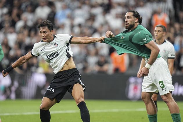 Besiktas v Kauno Zalgiris - UEFA Europa League ISTANBUL, TURKIYE - AUGUST 20: Anton Tolordava (3) of Kauno Zalgiris in action against Hyeon-Gyu Oh (L) of Besiktas during the UEFA Europa League playoff round first-leg match between Besiktas and Kauno Zalgiris at Tupras Stadium in Istanbul, Turkiye on August 20, 2026. Agit Erdi Ulukaya Anadolu Istanbul Turkey. Editorial use only. Please get in touch for any other usage.  Copyright: x2026xAnadoluxAgitxErdixUlukayax