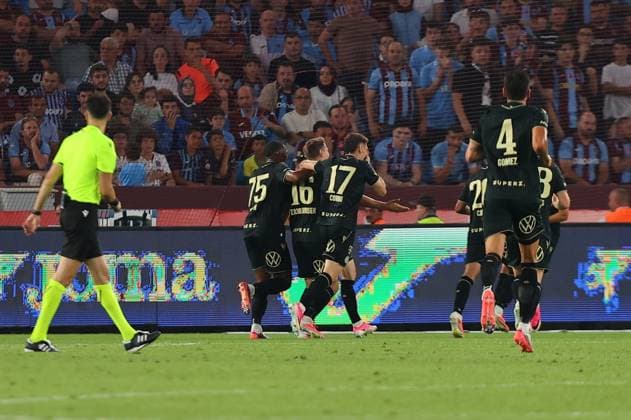 Trabzonspor v Ferencvaros - UEFA Europa League TRABZON, TURKIYE - AUGUST 20: Players of Ferencvaros celebrate after a goal during the first leg of the UEFA Europa League play-off round between Trabzonspor and Ferencvaros at Papara Park in Trabzon, Turkiye on August 20, 2026. Hasan Tascan Anadolu Trabzon Turkey. Editorial use only. Please get in touch for any other usage.  Copyright: x2026xAnadoluxHasanxTascanx