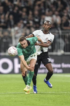 Besiktas v Kauno Zalgiris - UEFA Europa League ISTANBUL, TURKIYE - AUGUST 20: Besiktas Tiago Djalo (35) vies for the ball with Kauno Zalgiris Gabriel Debeljuh (27) during the UEFA Europa League playoff round first-leg match between Besiktas and Kauno Zalgiris at Tupras Stadium in Istanbul, Turkiye on August 20, 2026. Agit Erdi Ulukaya Anadolu Istanbul Turkey. Editorial use only. Please get in touch for any other usage.  Copyright: x2026xAnadoluxAgitxErdixUlukayax