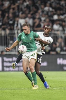 Besiktas v Kauno Zalgiris - UEFA Europa League ISTANBUL, TURKIYE - AUGUST 20: Besiktas Tiago Djalo (35) vies for the ball with Kauno Zalgiris Gabriel Debeljuh (27) during the UEFA Europa League playoff round first-leg match between Besiktas and Kauno Zalgiris at Tupras Stadium in Istanbul, Turkiye on August 20, 2026. Agit Erdi Ulukaya Anadolu Istanbul Turkey. Editorial use only. Please get in touch for any other usage.  Copyright: x2026xAnadoluxAgitxErdixUlukayax