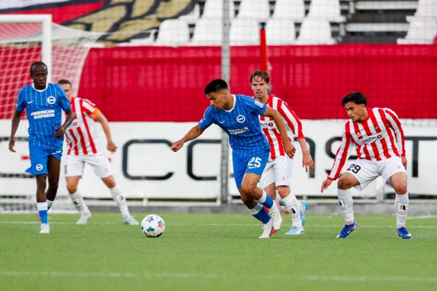 Conference Leauge menn, play-off 2026: Tromso - Brighton Tromso 20260820. Brightons Diego Gomez og Brightons Maxime De Cuyper playoff-kampen i Conference League-kvalifiseringen i fotball mellom Tromso og Brighton pa Romssa Arena. Foto: Rune Stoltz Bertinussen NTB Tromso Norge EDITORIAL USE ONLY. RESTRICTED USE FOR BETTING COMPANIES Ref:_SPOIlLW6mSc0Vs.jpg *** Conference League Men, 2026 Conference League Playoffs: Tromsø vs. Brighton, Tromsø, August 20, 2026. Brighton’s Diego Gomez and Brighton’s Maxime De Cuyper during the playoff match in the Conference League soccer qualifiers between Tromsø and Brighton at Romssa Arena. Photo: Rune Stoltz Bertinussen, NTB, Tromsø, Norway. EDEDITORIAL USE ONLY; RESTRICTED USE FOR BETTING COMPANIES  Copyright: xRunexStoltzxBertinussenx xNTBx
