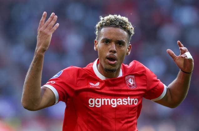 ENSCHEDE - FC Twente middenvelder Daouda Weidmann tijdens de UEFA Conference League wedstrijd tussen FC Twente en FK Qarabag in Golsch Veste op 20 augustus 2026 in Enschede , Nederland. - *** ENSCHEDE FC Twente midfielder Daouda Weidmann during the UEFA Conference League match between FC Twente and FK Qarabag at Golsch Veste on August 20, 2026, in Enschede, the Netherlands