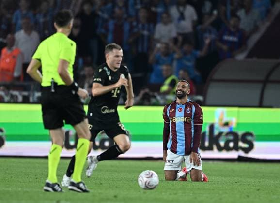 Trabzonspor v Ferencvaros - UEFA Europa League TRABZON, TURKIYE - AUGUST 20: Trabzonspor s Muhammed Salah appeals to the referee for a foul after a challenge during the UEFA Europa League playoff round first-leg match between Trabzonspor and Ferencvaros at Papara Park in Trabzon, Turkiye on August 20, 2026. Hakan Burak Altunoz Anadolu Trabzon Turkey. Editorial use only. Please get in touch for any other usage.  Copyright: x2026xAnadoluxHakanxBurakxAltunozx