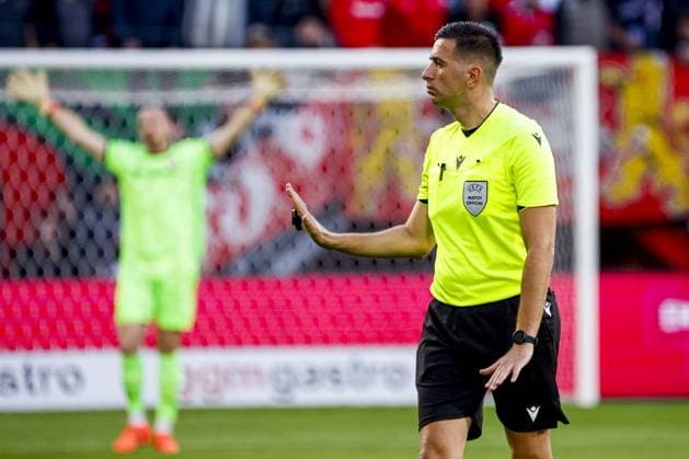 ENSCHEDE - Referee Juxhin Xhaja during the UEFA Conference League match between FC Twente and Qarabag FK at De Grolsch Veste stadium on 20 August 2026 in Enschede, the Netherlands. WART BRINKERHOF ANP xVIxANPxSportx xMarcelxterxBalsxIVx 565888300 originalFilename: 565888300.jpg