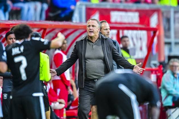 ENSCHEDE , 20 08-2026 , Stadium Grolsch Veste , season 2026 2027 , UEFA Conference League play-off football , match between FC Twente and FK Qarabag , picture shows Twente coach John van den Brom Twente - Qarabag  x205876122x Copyright:
