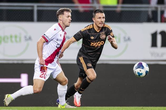 SION , 2008-2026, Stade de Tourbillon , season 2026 2027 , UEFA Conference League play-off football . Match between FC Sion and Ajax, Picture shows FC Sion player Nias Hefti and Ajax player Steven Berghuis Sion - Ajax  x205876162x Copyright: