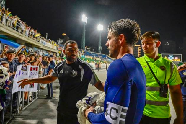 Kairat Almaty v RSC Anderlecht - UEFA Europa League ALMATY, KAZACHSTAN - AUGUST 20 : Coosemans Colin goalkeeper of RSC Anderlecht greeting the supporters after the victory during the UEFA Europa League 2026 27 play-off round first leg between Kairat Almaty and RSC Anderlecht on August 20, 2026 in Almaty, Kazachstan, 20 08 2026 Almaty Kazachstan  Copyright: xJanxDexMeuleneirx