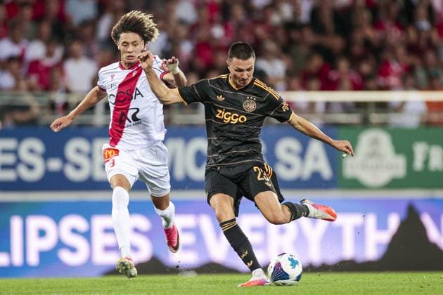 SION , 2008-2026, Stade de Tourbillon , season 2026 2027 , UEFA Conference League play-off football . Match between FC Sion and Ajax, Picture shows FC Sion player Rilind Nivokazi and Ajax player Steven Berghuis Sion - Ajax  x205876206x Copyright: