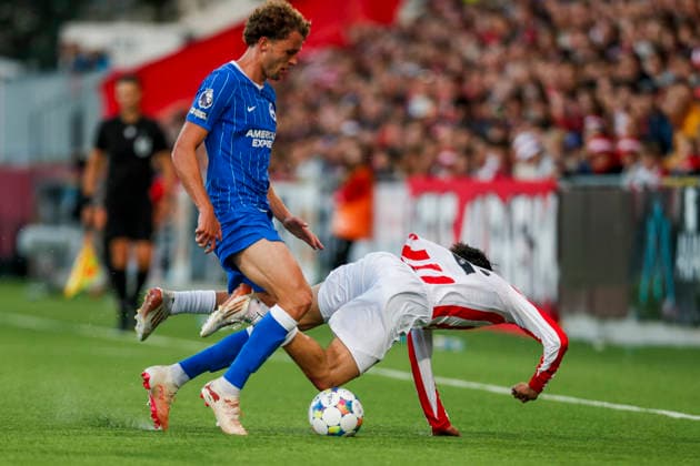 Conference Leauge menn, play-off 2026: Tromso - Brighton Tromso 20260820. Brightons Mats Wieffer og Tromsos Heine Asen Larsen under playoff-kampen i Conference League-kvalifiseringen i fotball mellom Tromso og Brighton pa Romssa Arena. Foto: Rune Stoltz Bertinussen NTB Tromso Norge EDITORIAL USE ONLY. RESTRICTED USE FOR BETTING COMPANIES Ref:_SPOnUjs-HqEfqA.jpg *** Conference League Men, 2026 Playoffs: Tromsø vs. Brighton, Tromsø, August 20, 2026. Brighton’s Mats Wieffer and Tromsø’s Heine Asen Larsen during the playoff match in the Conference League soccer qualifiers between Tromsø and Brighton at Romssa Arena. Photo by Rune Stoltz Bertinussen, NTB Tromso Norway EDITORIAL USE ONLY RESTRICTED USE FOR BETTING COMPANIES  Copyright: xRunexStoltzxBertinussenx xNTBx