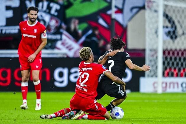 ENSCHEDE , 20 08-2026 , Stadium Grolsch Veste , season 2026 2027 , UEFA Conference League play-off football , match between FC Twente and FK Qarabag , picture shows Twente player Daouda Weidmann , Qarabag player Jaly Mouaddib Twente - Qarabag  x205876212x Copyright: