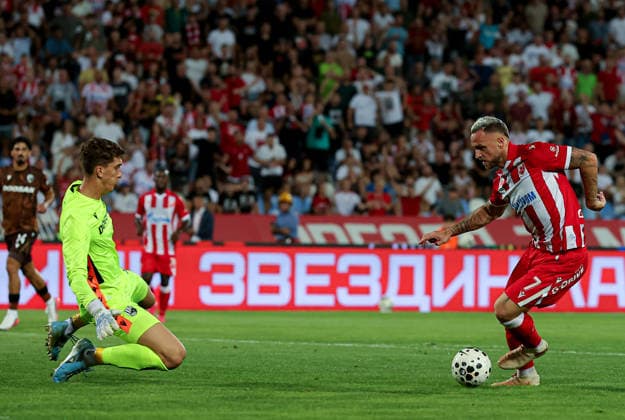 Crvena Zvezda v Viktoria Plzen, UEFA Europa League, play-offs, 1st leg Season 2026 2027 Belgrade, Serbia. 20th August, 2026. Viktoria s goalkeeper Florian Wiegele and VCrvena Zvexzda s Marko Arnautovic during the UEFA Europa League play-offs, 1st leg football match between Crvena Zvezda (Red Star) and Viktoria Plzen at the Rajko Mitic Stadium on August 20, 2026 in Belgrade, Serbia. Belgrade Serbia Copyright: xPedjaxMilosavljevicx x