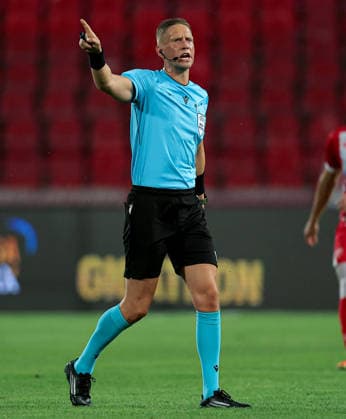Crvena Zvezda v Viktoria Plzen, UEFA Europa League, play-offs, 1st leg Season 2026 2027 Belgrade, Serbia. 20th August, 2026. Referee Espen Eskas during the UEFA Europa League play-offs, 1st leg football match between Crvena Zvezda (Red Star) and Viktoria Plzen at the Rajko Mitic Stadium on August 20, 2026 in Belgrade, Serbia. Belgrade Serbia Copyright: xPedjaxMilosavljevicx x