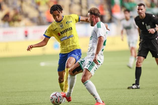 STVV s Nelson Ishiwatari and Omonoia s Muamer TankoviÄ‡ fight for the ball during a soccer game between Belgian Sint-Truidense V.V. and Cypriot AC Omonoia Nicosia, Thursday 20 August 2026 in Sint-Truiden, the first leg of the play-off round for the UEFA Europa League league phase. BRUNOxFAHY  x183847992x