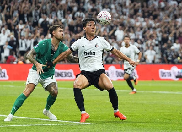 Besiktas v Kauno Zalgiris - UEFA Europa League ISTANBUL, TURKIYE - AUGUST 20: Hyeon-gyu Oh (9) of Besiktas in action against Rokas Lekiatas (77) of Kauno Zalgiris during the UEFA Europa League playoff round first-leg match between Besiktas and Kauno Zalgiris at Tupras Stadium in Istanbul, Turkiye on August 20, 2026. Esra Bilgin Anadolu Istanbul Turkey. Editorial use only. Please get in touch for any other usage.  Copyright: x2026xAnadoluxEsraxBilginx